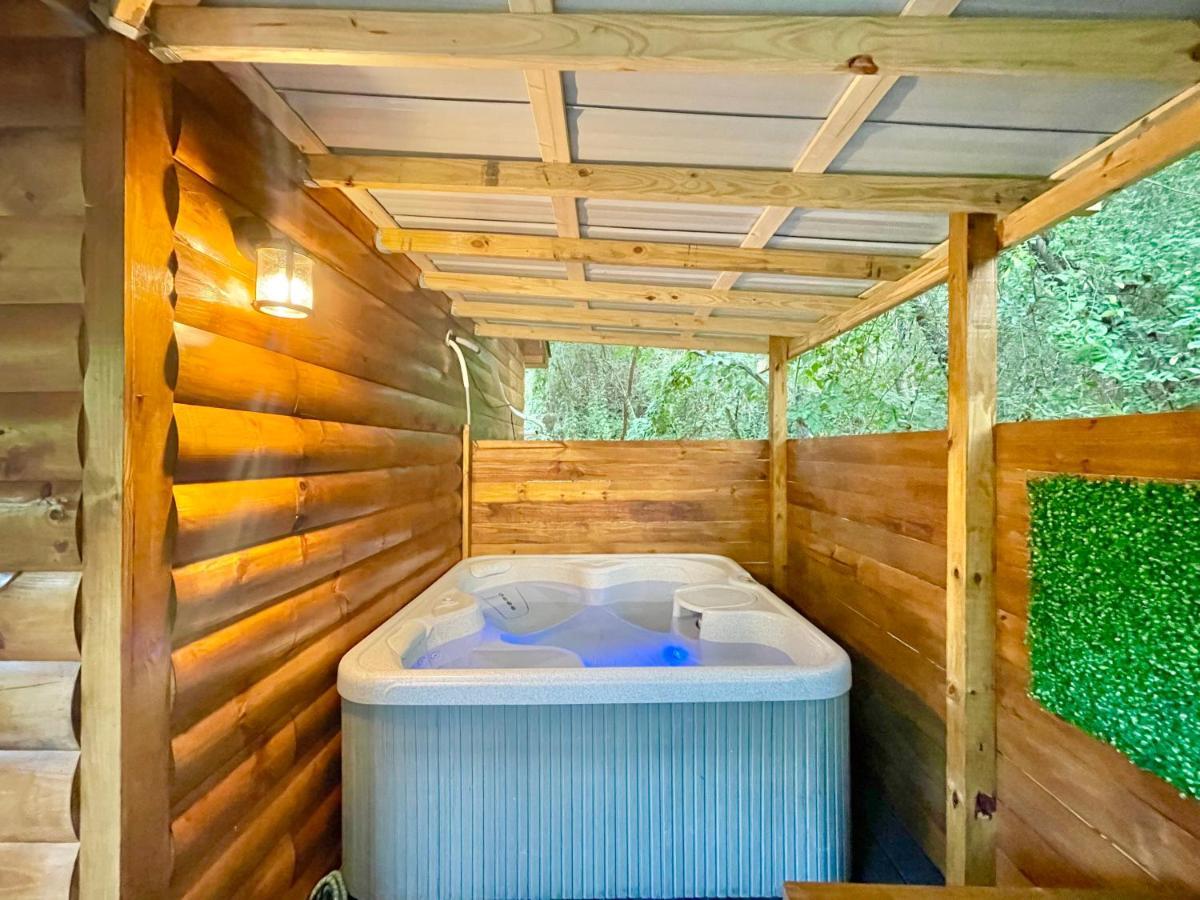 New Tiny Cabin Hot Tub Firepit Fenced Yard Sevierville Exteriér fotografie