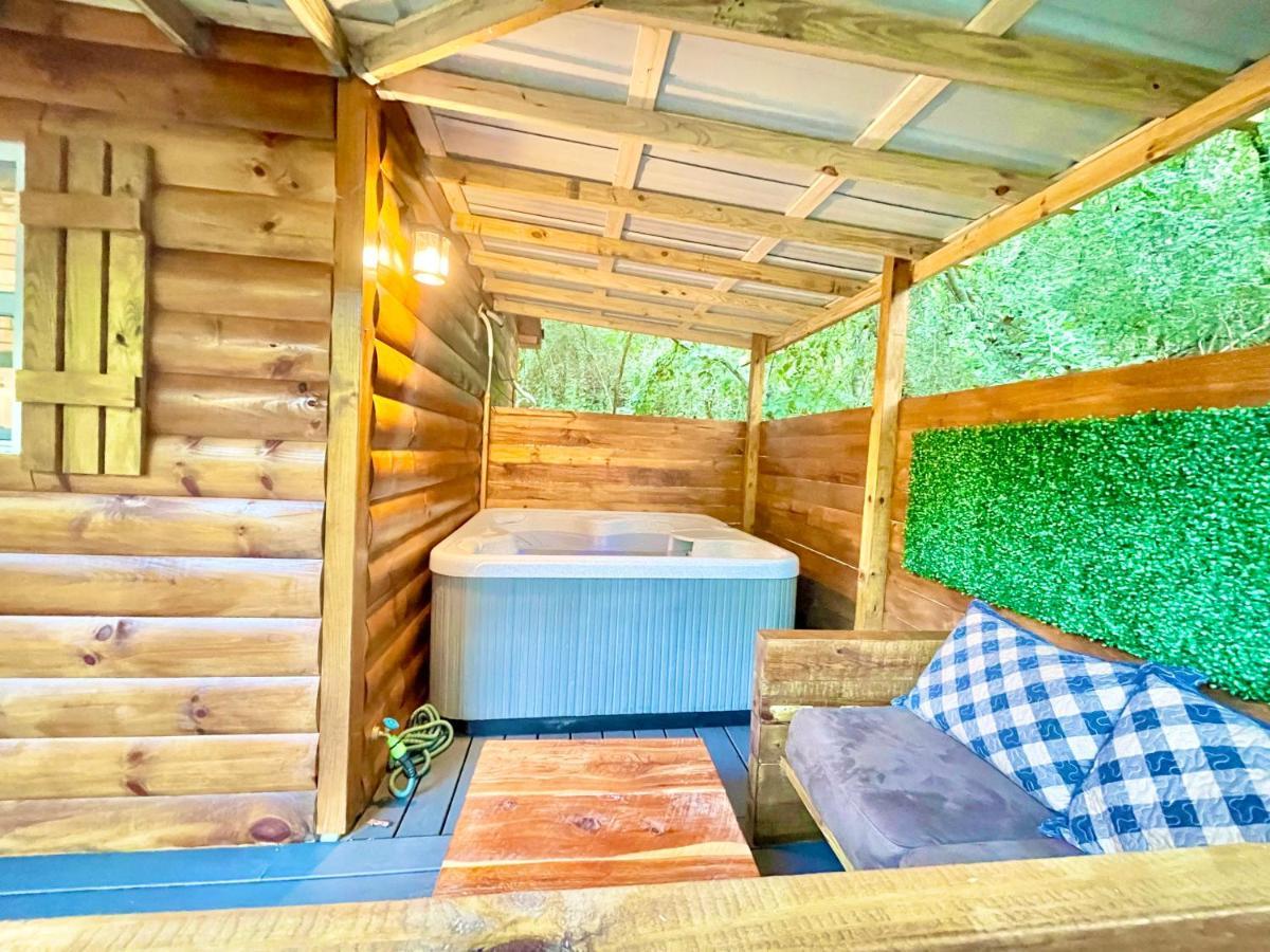 New Tiny Cabin Hot Tub Firepit Fenced Yard Sevierville Exteriér fotografie